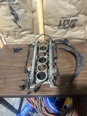 Mitsubishi Montero 2006 riel de combustible y colector de admisión inferior Foto 1 de 4