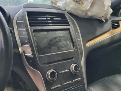 Pantalla Info-GPS-TV montada en tablero se adapta a 15 MKC 467791 Foto 1 de 3