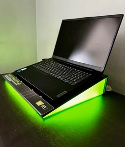 Brand New Sealed GeForce RTX Nividia light up laptop riser - Zdjęcie 1 z 7