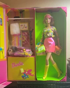 BARBIE DRESS 'N GO THE ULTIMATE FASHION CASE NRFB - Picture 1 of 3