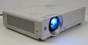 Panasonic PT-VX500 XGA Business Beamer HDMI LAN VGA Voll Funktionsfähig Ohne Fer - Bild 1 von 15