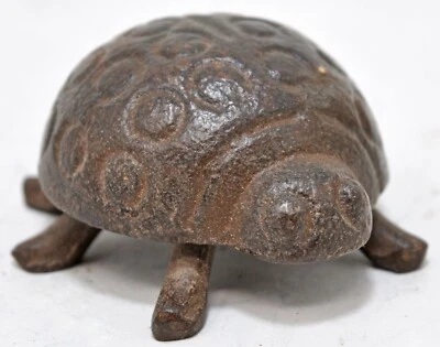 Estatuilla de insecto escarabajo pequeño de hierro de colección original antigua grabada a mano Foto 1 de 4