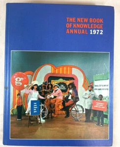 THE NEW BOOK OF KNOWLEDGE ANNUAL 1972 Events of 1971 Modern Living Fashion 70s - Imagen 1 de 9
