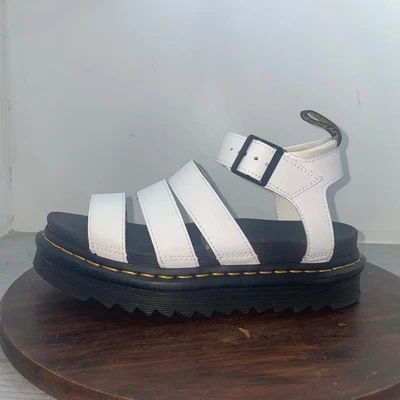 Sandalias Dr Martens Blaire para mujer 7 blancas de cuero cómodas con tiras plataforma gruesas Foto 1 de 4