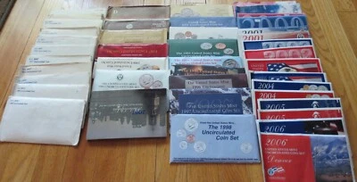 1971 to 2007 Mint Sets U.S. Mint 35 Sets P & D Mint Set Uncirculated COA Box - Image 1 of 4