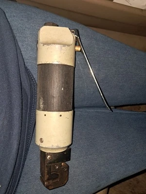 Herramienta perforadora neumática accionada por aire Foto 1 de 4