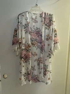 Wallflowers Damen Kimono Morgenmantel vorne offen L Large weiß mit Blumenmuster - Bild 1 von 6