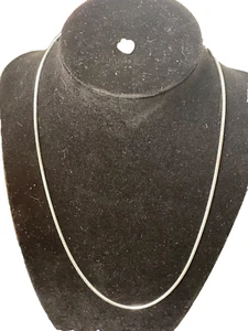 "Collar cadena serpiente vintage Victoria's Secret plata encanto corazón rosa y 20""" - Imagen 1 de 5