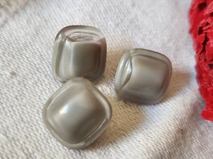 Trio Of Pretty Vintage Buttons In Milky Gray Glass 1.1 X 1.2 CM D13D - Picture 1 of 5
