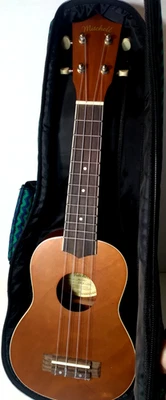 UKELELE - Mitchell MU4ONT Soprano -Buena calidad - Viene con un hermoso estuche también. Foto 1 de 4