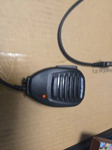 BAOFENG Shoulder PTT Microphone 2 Pin for UIV5R F8 82 HAM Radio Speaker Mic - Zdjęcie 1 z 4