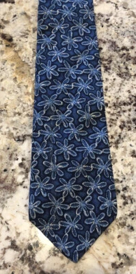 Corbata de seda para hombre GAP Premium con flores azules Foto 1 de 4