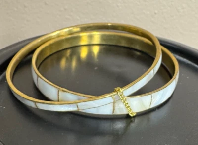 2 Hermosas Pulseras Brazalete Latón Blanco Madreperla unidas con cadena Foto 1 de 4