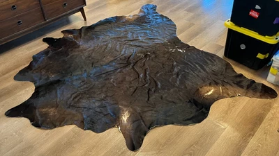 Alfombra de cuero de vaca marrón oscuro IKEA Koldby Foto 1 de 2