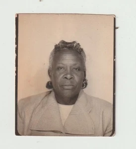 CABINA FOTOGRAFICA VINTAGE - DONNA AFROAMERICANA - Foto 1 di 1