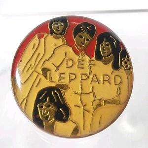 Vintage Def Leppard Emaille Anstecknadel Back Rock Heavy Metal Band Metal 80er - Bild 1 von 3