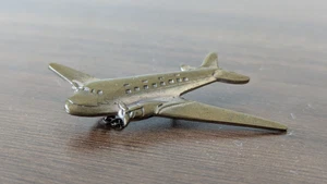 ☑️ Vintage All Metal DC 3 Pin Brooch Lapel Badge Aviation Collectible Pilot Gift - Picture 1 of 3