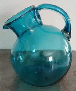Grande brocca in vetro soffiato a mano blu turchese pesante alta 10,5" vintage - Foto 1 di 24
