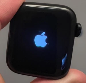 Apple Watch SE (2nd Gen) - 40mm - Aluminum Midnight - No Cosmetic Damage - Zdjęcie 1 z 1