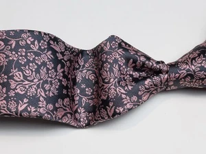 JF - J. Ferrar - schmale/schlanke Krawatte Kirschblüten rosa Blumenmuster 2,8” B x 58” L - Bild 1 von 7