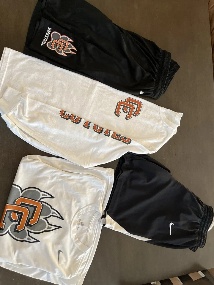 Equipo de Baloncesto Castaic Coyotes Lote 2 Pantalones Cortos 2 Camisas Negro Blanco Nike Pequeño Mediano Foto 1 de 4