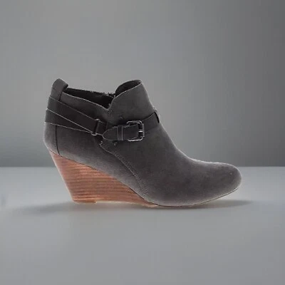 Botines de cuña Report talla 9,5 detalle de correa y hebilla Foto 1 de 4