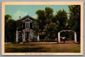 Postcard Estevan SK c1940s River Park Hotel Old Cars Defunct Saskatchewan - Picture 1 of 2