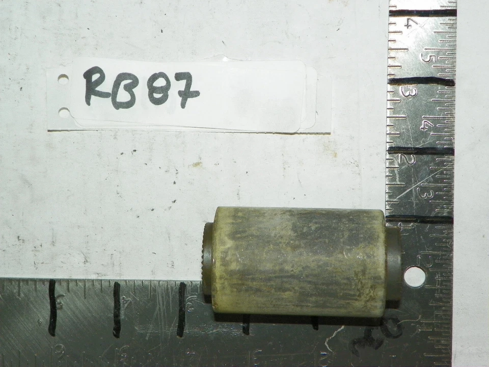 Bujes de goma Willys 1964-69 NOS recubiertos de acero RB87 hechos en EE. UU. Foto 1 de 1