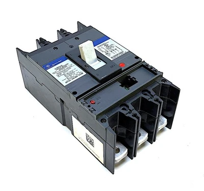 Interruptor General Electric SGHA36AT0400 3 polos 400A 600V (sin enchufe) (grieta) Foto 1 de 4