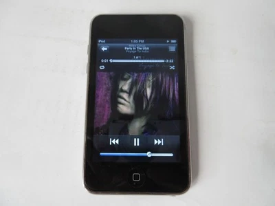 Apple iPod Touch 3rd Generation silver 32GB With (4057 Sons MC008LL) - Image 1 of 4