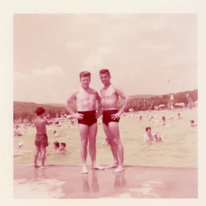 FOTO ENCONTRADA en color DÍA DE VERANO AMERICANA Vintage 410 LA 83 F - Imagen 1 de 1