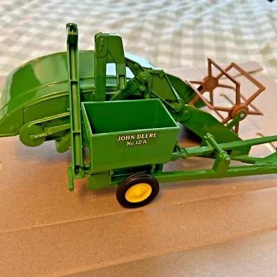 ERTL DIE CAST JOHN DEERE No. 12A PULL COMBINE 1991 #5601 - Image 1 of 4