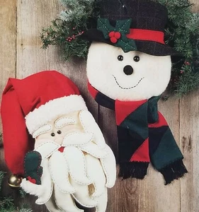 Indygo Junction's Winter Welcome 20" FILZ hängender Weihnachtsmann Schneemann Muster - Bild 1 von 6
