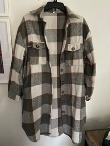 Markenlose Damenjacke, S bis M, Grube zu Grube 37", Polyester/Elasthan Maschinenwäsche - Bild 1 von 11