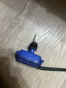 Soupape D Activation Centralisation AUDI VOLKSWAGEN GOLF 443862153B - Foto 1 di 2