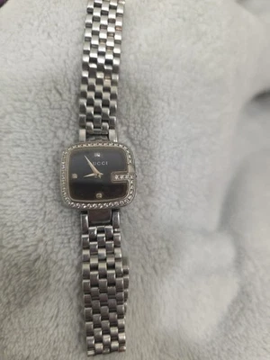 Reloj para mujer Gucci G-Gucci esfera negra bisel de diamantes YA125412 Foto 1 de 2