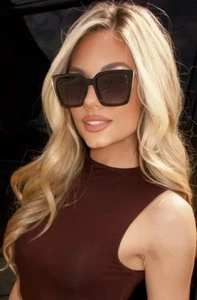 QUAY Australia Sunglasses FRONT COVER Black / Smoke Lens POLARIZED Gold Accents - Picture 1 of 15