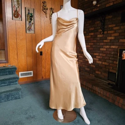 Icónico Vestido Sin Mangas Dorado Líquido Sesgado Supermodelo Espalda Sin Mangas Capucha XS/S Foto 1 de 4