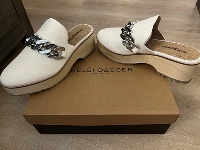 Mocasines Kelsi Dagger Brooklyn con detalle de cadena blancos con plataforma talla 8,5 Foto 1 de 4