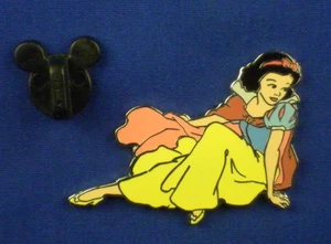 Snow White Sitting All American Pin Festival Disney Pin # 29335 - Picture 1 of 3