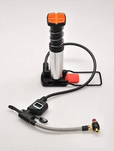 KTM Mini Pompe à Pied Inclus Adaptateur Spécial Valve Voiture pour Voitures, Motos - Photo 1/7
