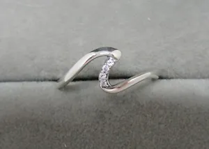 925 Sterling Silver Wave Ring with Clear Zircons - Size N - Picture 1 of 3