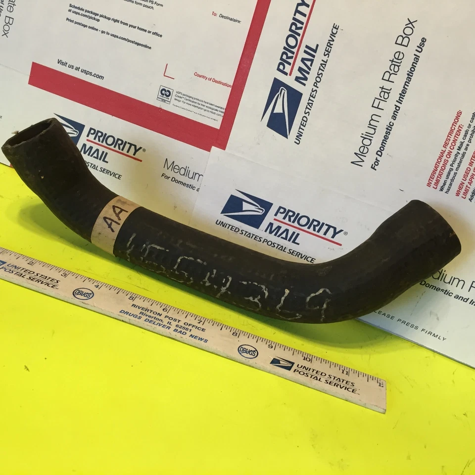 Studebaker Lark 轿车,1962 至 64,6 cyl。  散热器软管 1554369.  项目: 3232 — 第 1/1 张图片