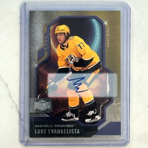 Skybox Metal Universe #9 Luke Evangelista Auto 2024-25 - Imagen 1 de 2