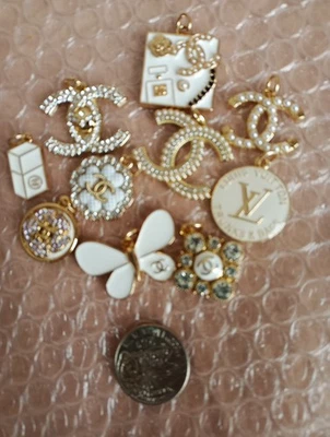 Набор из 10 дизайнерских кулонов-подвесок на молнии Chanel  - Изображение 1 из 3