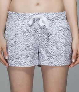 Size 8 - Lululemon Spring Break Away Shorts Womens Cheetah Print 3” Inseam - Picture 1 of 5