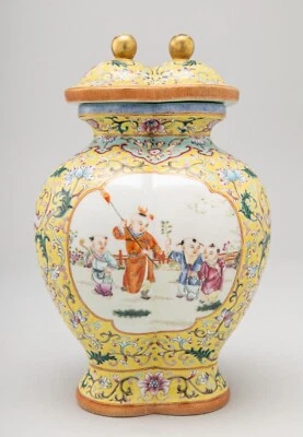 Jarrón 18C JIAQING 清嘉慶 粉彩開光嬰戲圖雙聯瓶 UN JARRÓN 'CAMPEÓN' 'FAMILLE-ROSE' Foto 1 de 4