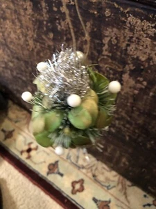 Vintage Christmas MISTLETOE Kissing BALL Plastic Ornament - Picture 1 of 3