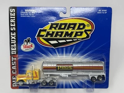 Road Champs Pilot Oil Fuel Gas Semi Truck Yellow Mack Tanker HO 1:87 Scale - Image 1 of 4