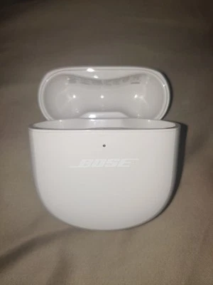 Estuche de carga solo para auriculares Bose QuietComfort II, Soapstone #435911 Foto 1 de 4